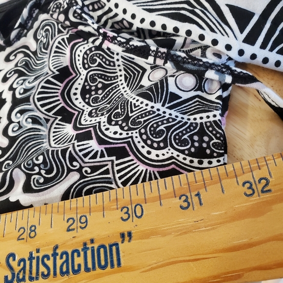 Metropolitan Black Pink Zippered All Over Patterned Lightweight Plus Size Jacket - Picture 4 of 11